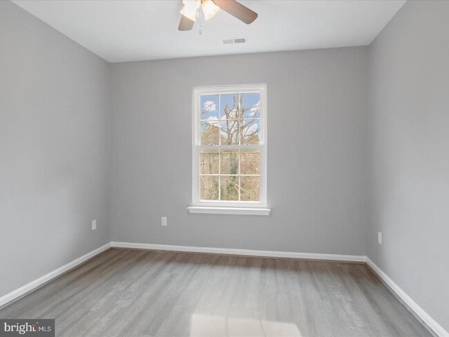 Building Photo - 9422 Scarlet Oak Dr