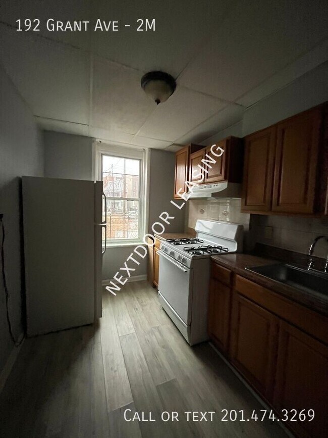 Building Photo - 192 Grant Ave