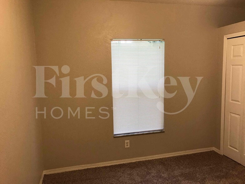 Building Photo - 5351 Sylvania Ave