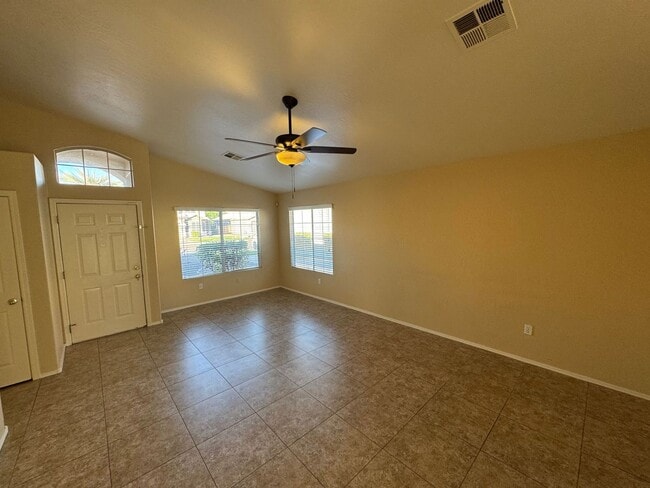 Building Photo - 3 Bedroom - 2 Bath - Mesa