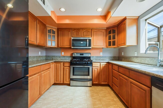 Building Photo - 1559 W 207th St