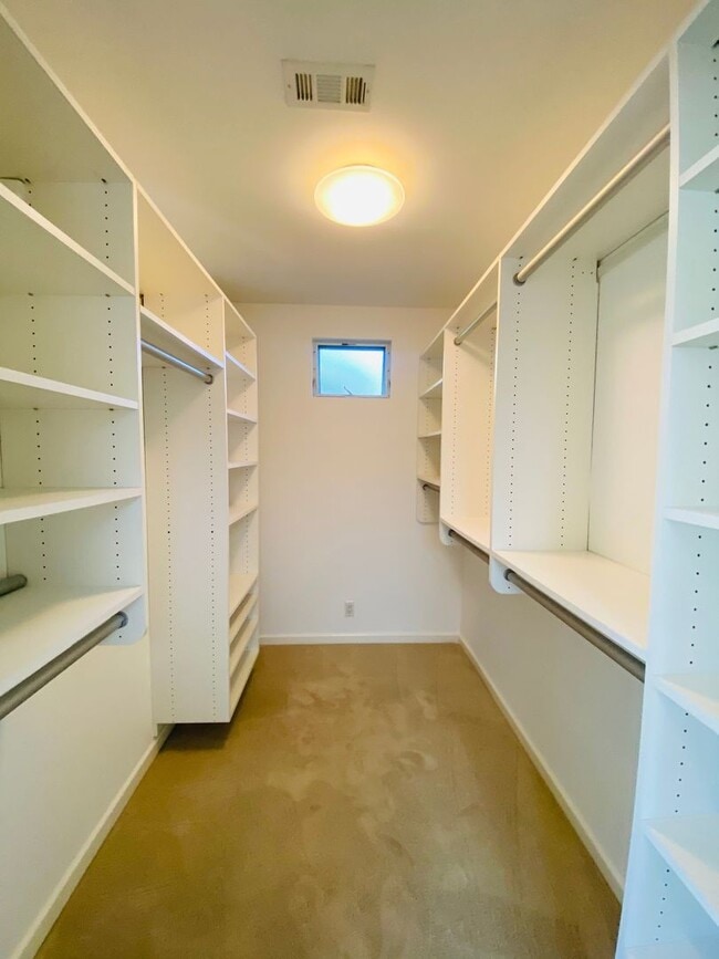 Building Photo - Sitting Proudly on a Vibrant Mar Vista Street, this 3-Bedroom 2-Bathroom Demands Your Attention