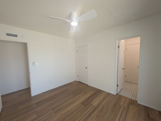 Building Photo - $$$$$$500 MOVE IN BONUS!!!!Freshly Remodel...