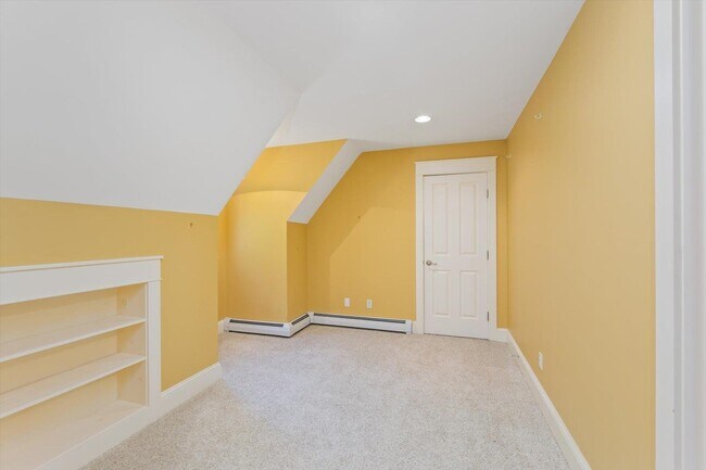Building Photo - 662 Hurricane Rd