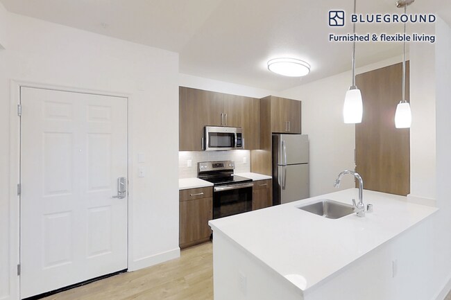 Building Photo - 1257 Lakeside Dr