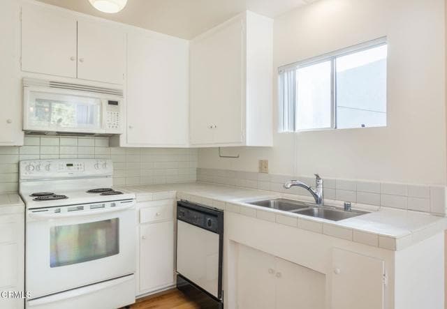 Building Photo - 6827 Pacific View Dr