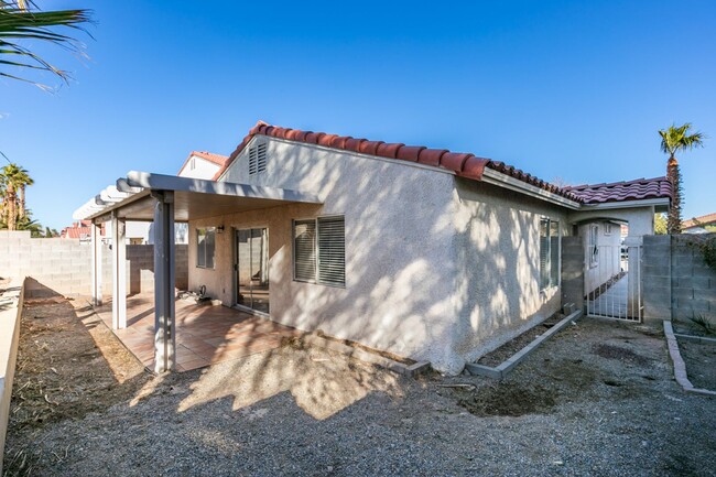 Building Photo - 3 bedrooms, 2 bathrooms remodeled One stor...