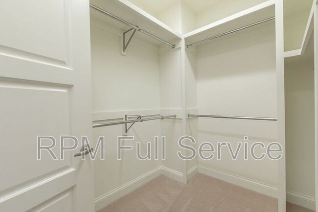 Building Photo - 110 31st Ave N