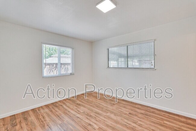 Building Photo - 2280 Brentwood Ct