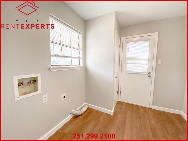 Building Photo - 1075 Seven Hills Curve S