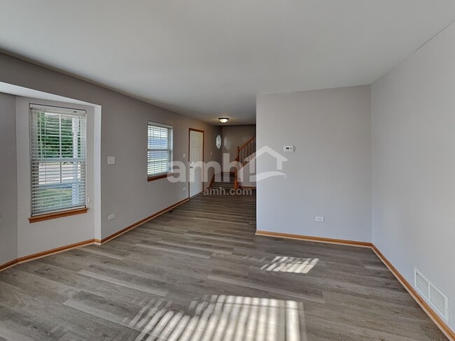 Building Photo - 2438 Foxtail Ct