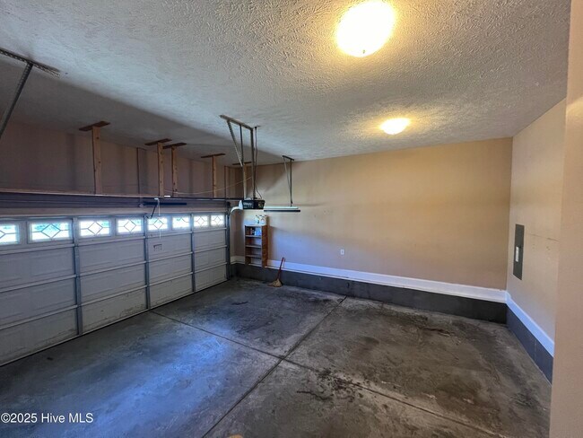 Building Photo - 127 Lightwater Dr