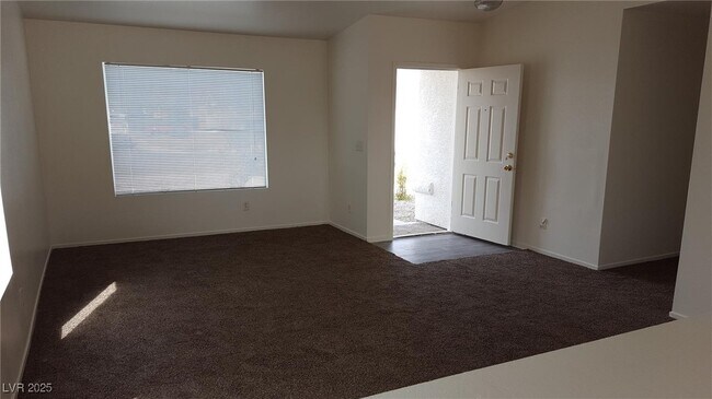 Building Photo - 5228 Shasta Daisy St