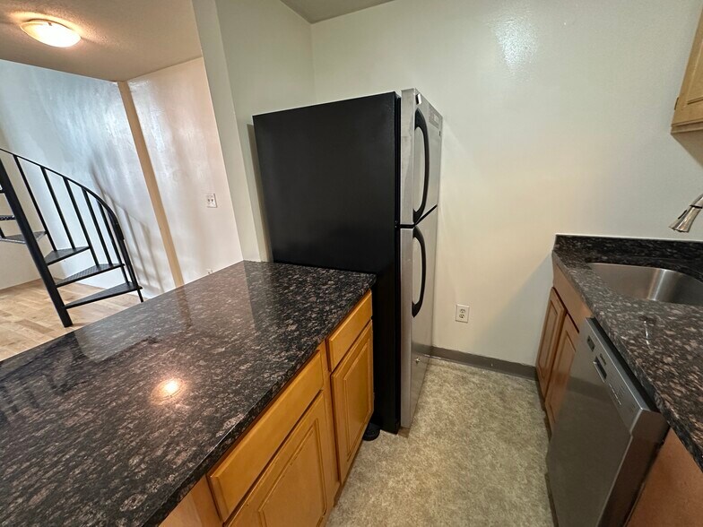 Building Photo - 377 Dorchester St