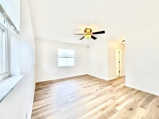 Building Photo - 2701 56th Ln N