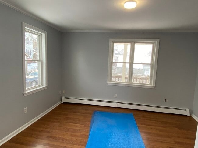 Building Photo - 9 Sanderson Pl