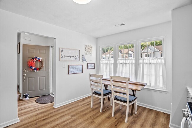 Building Photo - Furnished Townhome in VB
