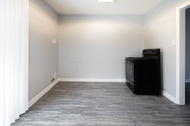 Building Photo - Spacious, affordable two bedroom townhouse in a great location in Charlotte!