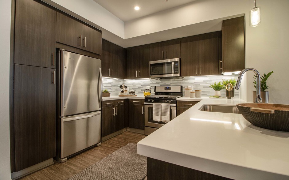 Moda At Monrovia Station Ca Apartment Finder