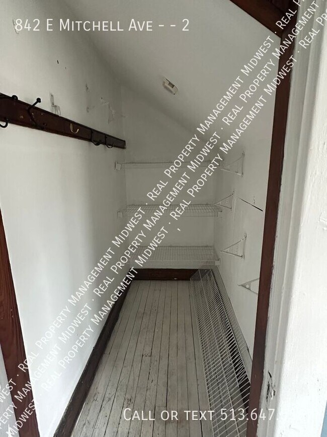 Building Photo - 842 E Mitchell Ave