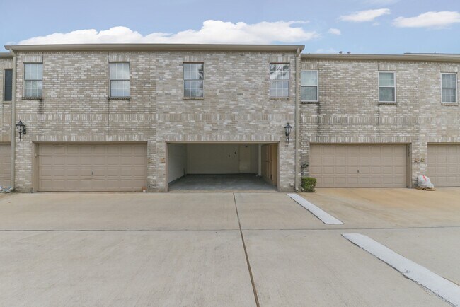 Building Photo - 3126 Holly Hall St