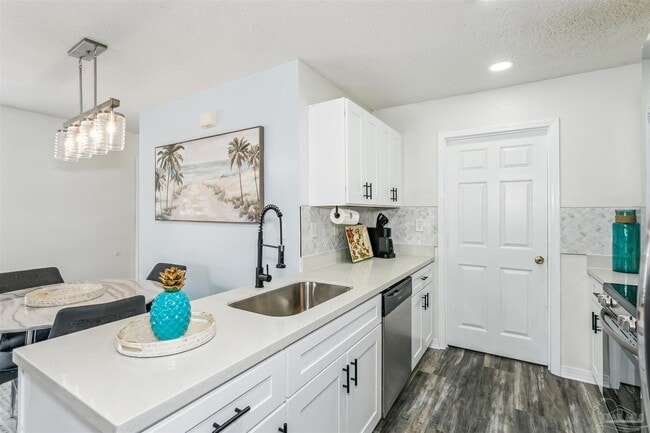 Building Photo - 8407 Jarmen Ln
