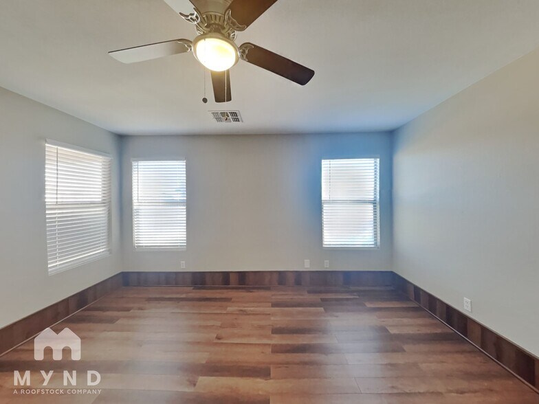 Building Photo - 813 S 125th Ave