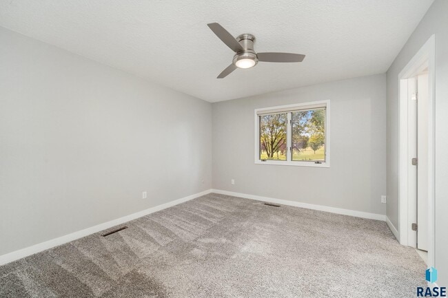 Building Photo - 2412 S Sheffield Cir