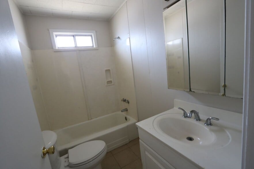 Building Photo - 10521 Alan St