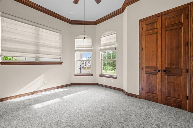 Building Photo - 4008 Sugarloaf Dr