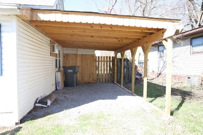 Building Photo - 222 Dobson St