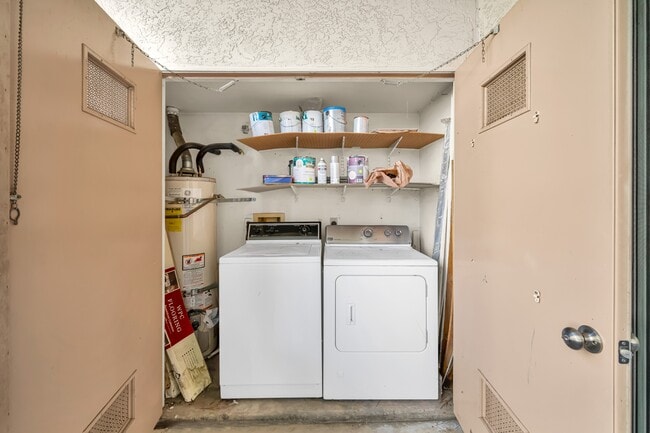 Building Photo - 10858 Sabre Hill Dr