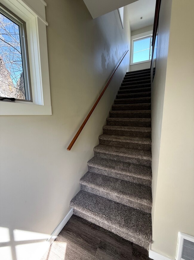 Building Photo - 425 S Yellowstone St