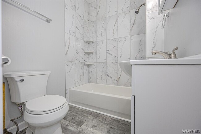 Building Photo - 1204 Niagara St