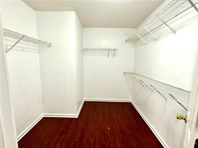 Building Photo - 575 Chandon Way