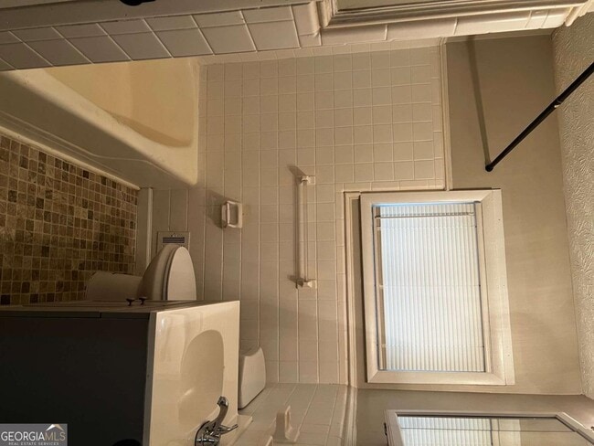 Building Photo - 5895 Jonesboro Rd