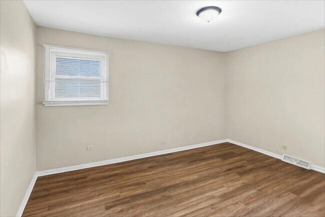Building Photo - 16460 Roy St