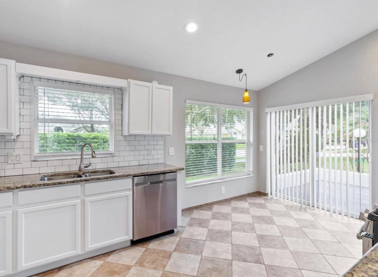 Building Photo - 5725 Hawklake Rd