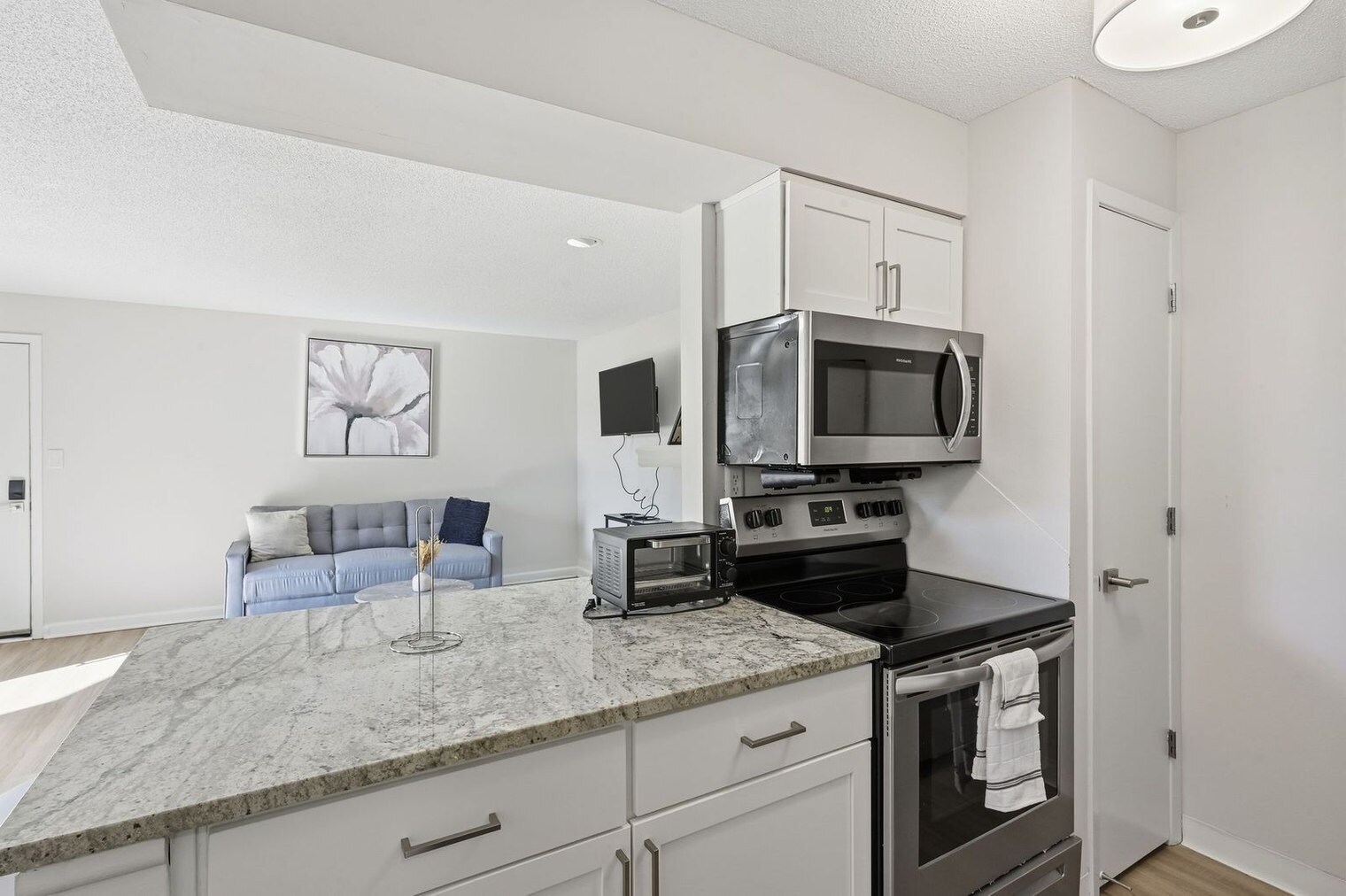Building Photo - 2301 Deer Path Cir
