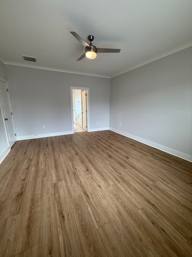 Building Photo - Must See! New 4/2 Home off Tiger Bend Rd. in Garden Hill Subdivision