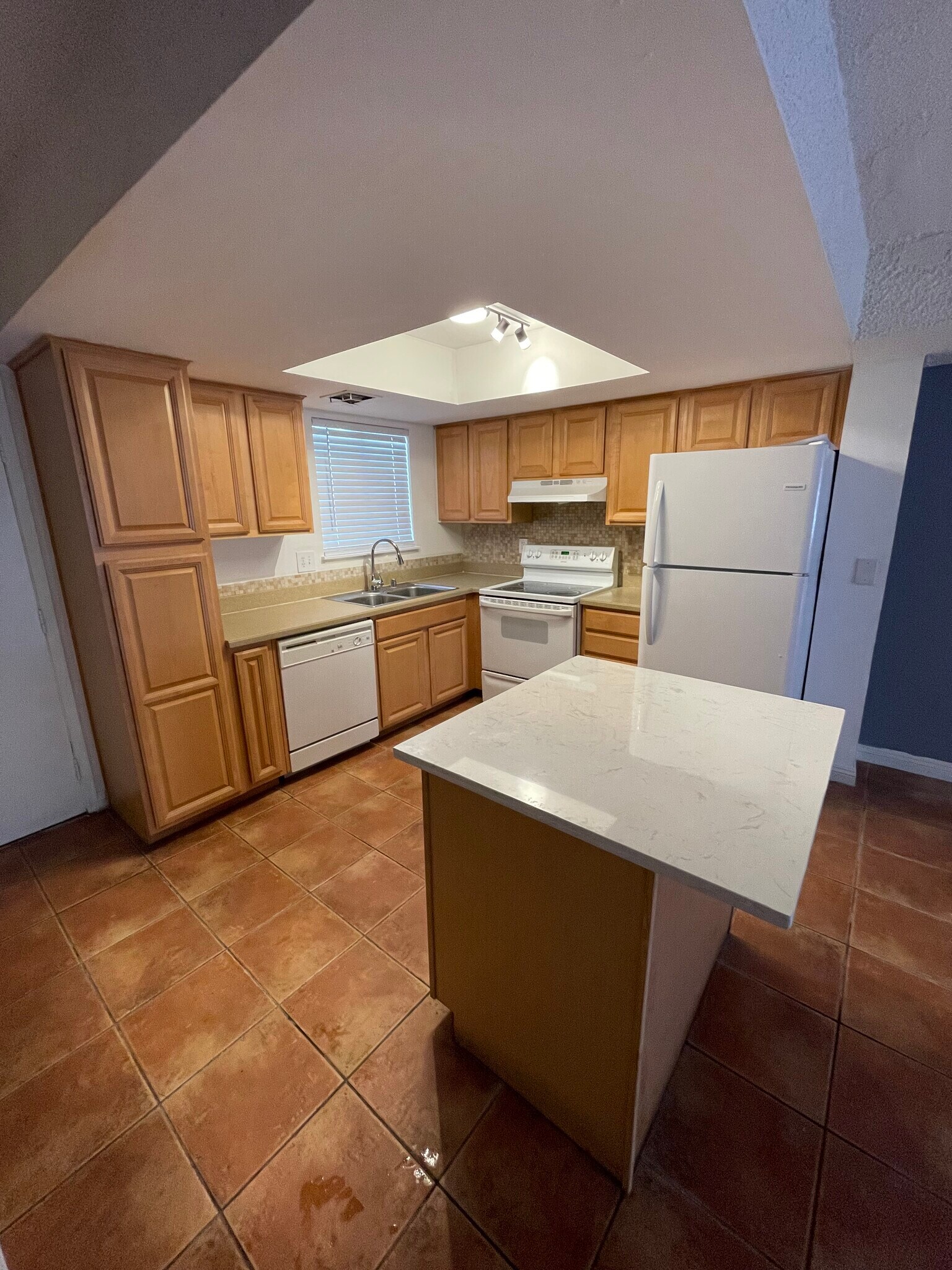 Building Photo - 6021 Vegas Dr