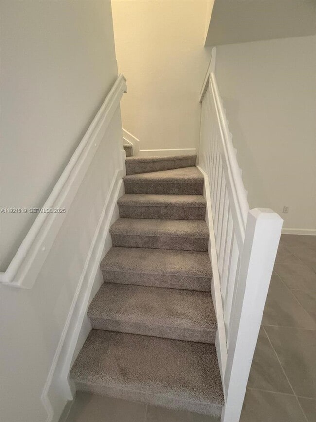 Building Photo - 2746 SE 24th Terrace