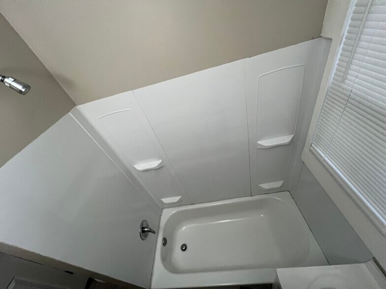 Building Photo - 1943 W Bethune St