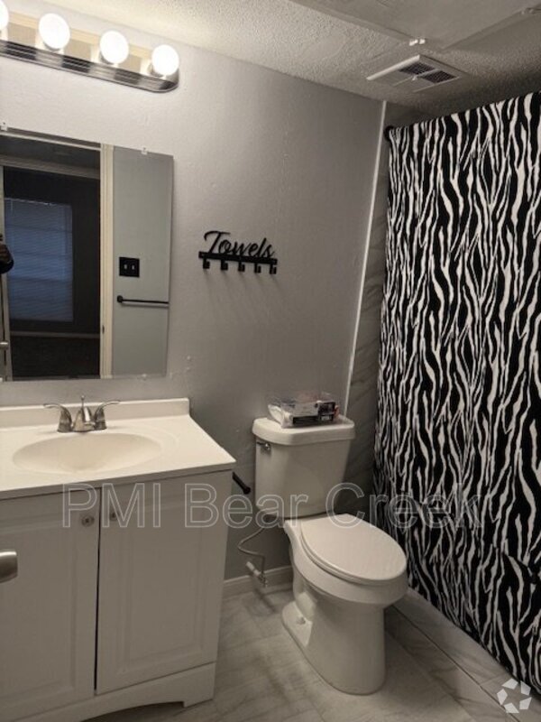 Building Photo - 9550 Deering Dr