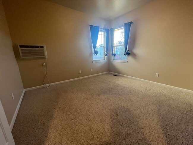 Building Photo - 2301 NE Mary Rose Pl