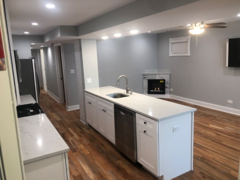 Building Photo - 1826 W Erie St