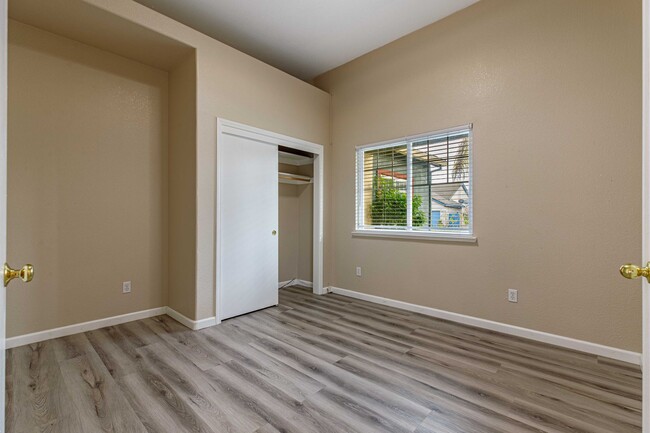 Building Photo - 4 bedroom home for RENT in Turlock only mi...