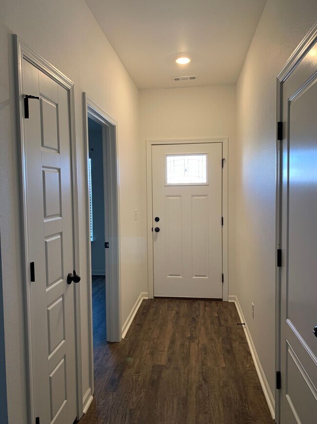 Building Photo - COMING SOON: Newer build in Duenweg!!   3bd/2ba with one car garage. Large primary bedroom with t...