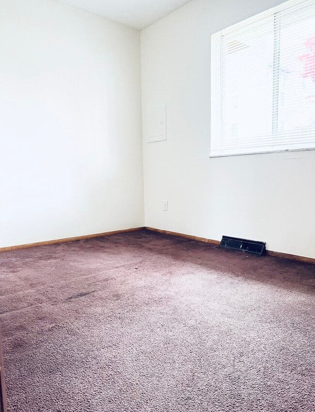 Building Photo - 5517 Douglas Rd