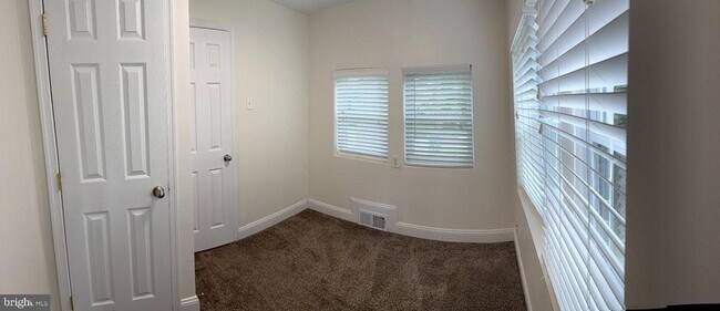 Building Photo - 862 Birch Trail